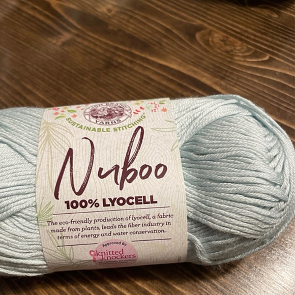 1 skein Lion Brand “Nuboo” worsted weight yarn 100% lyocell - Picture 2 of 5